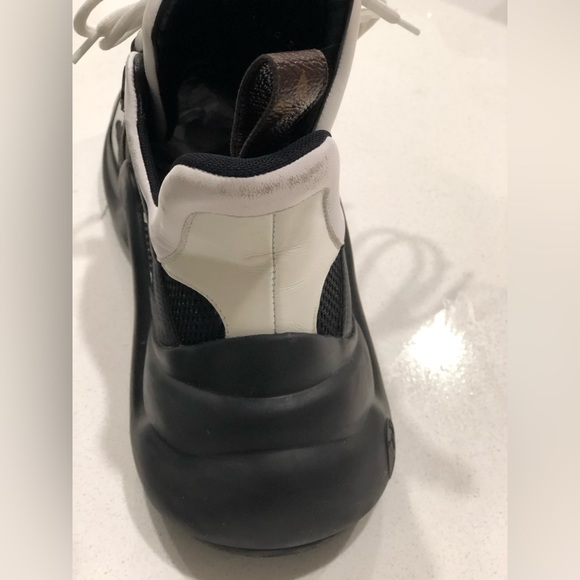 Louis Vuitton Arch Light rare color. - Picture 7 of 13